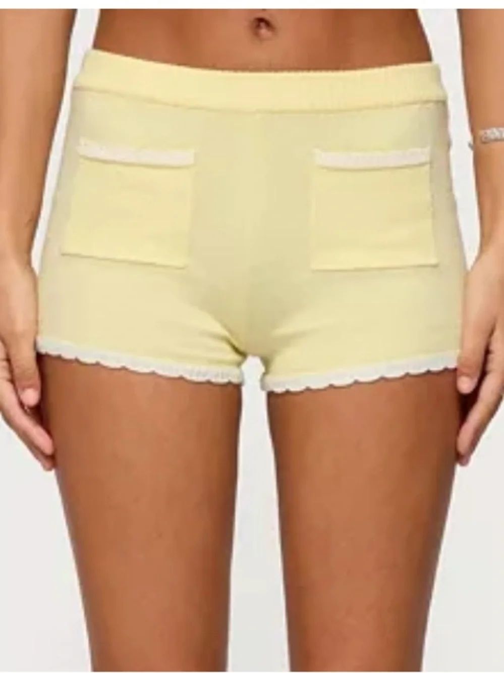 Edikted  Leila Scalloped Knit Shorts size small